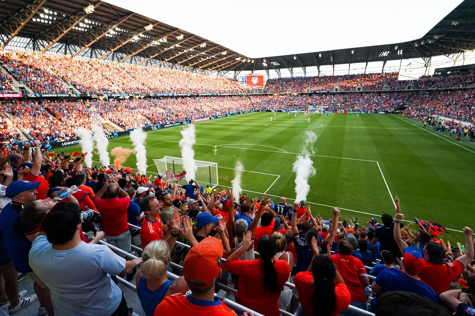 体育投注平台合作的大型足球比赛现场直播画面